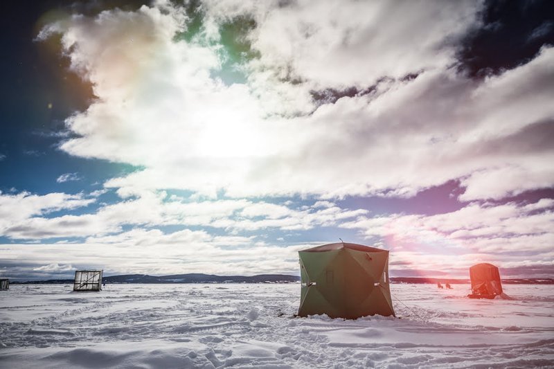 Overview of ice fishing gamble game